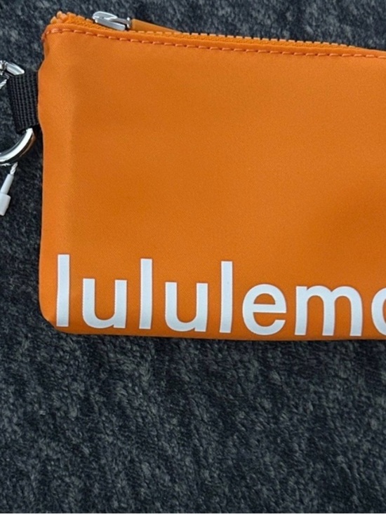 Accessories - Lululemon clip able card pouch NWT
